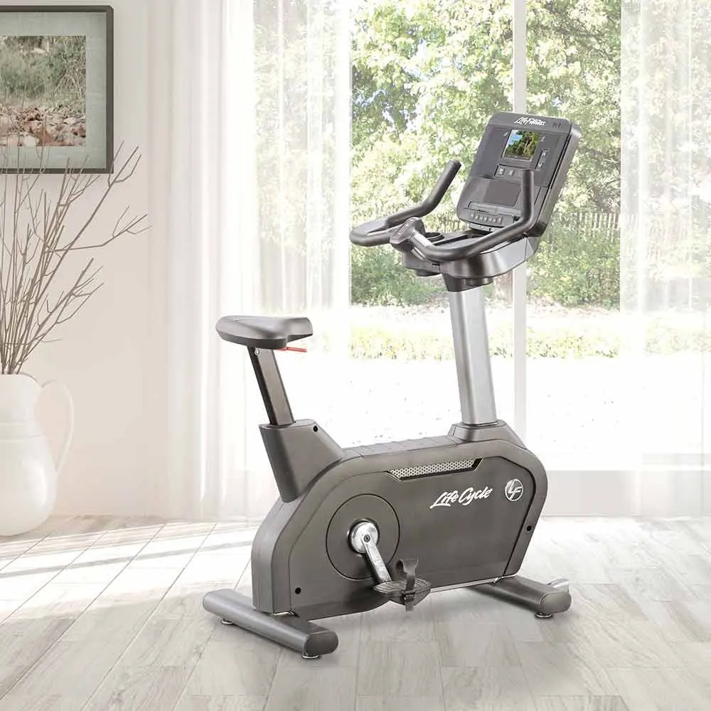 Life Fitness Club Series  Plus Upright Cycle